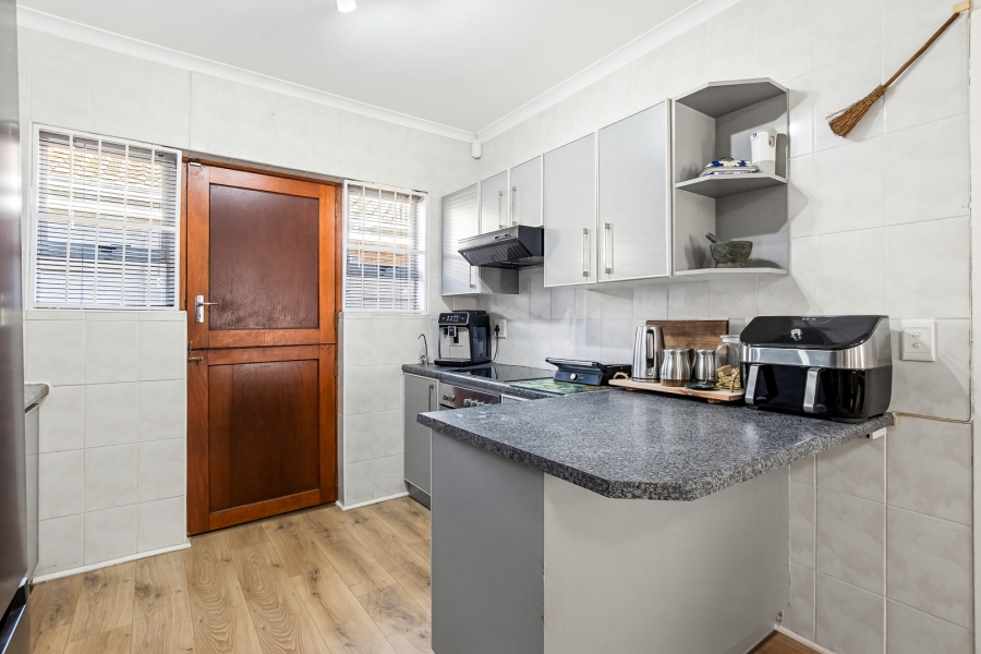 2 Bedroom Property for Sale in The Crest Western Cape
